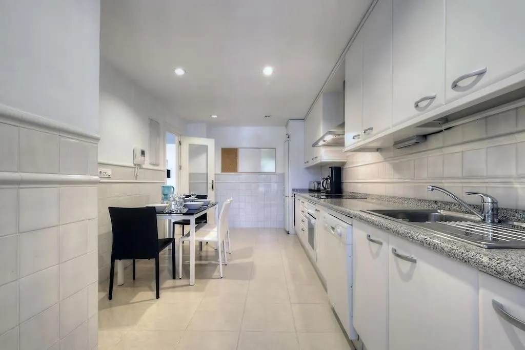 Modern 2-Bedroom Flat Next To The Sea Marbella Apartment